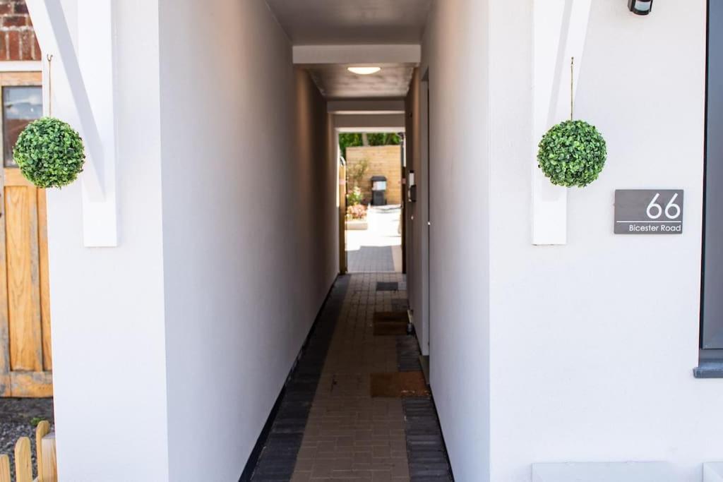 Walnut Flats: Stylish Oxford-Area Apartment with Netflix Kidlington Exterior photo
