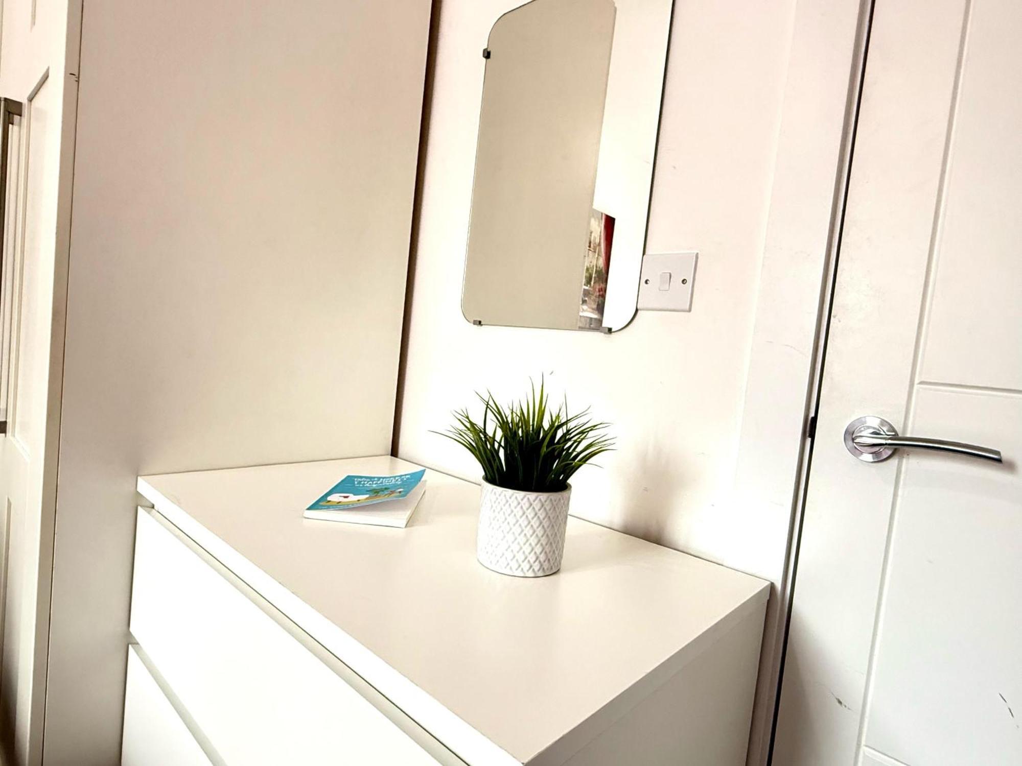 Walnut Flats: Stylish Oxford-Area Apartment with Netflix Kidlington Exterior photo